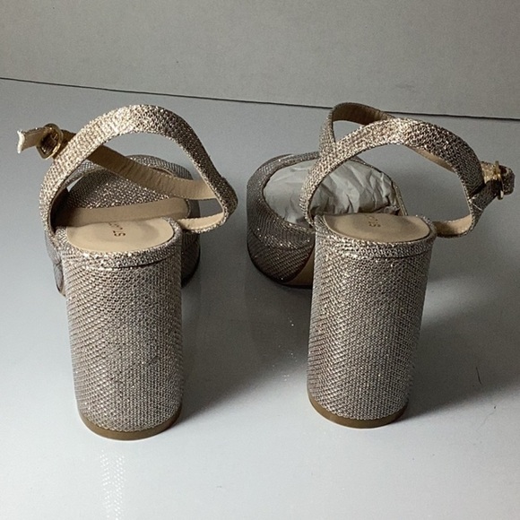 Stuart Weitzman
DAYNA II PLATFORM - Picture 8 of 13